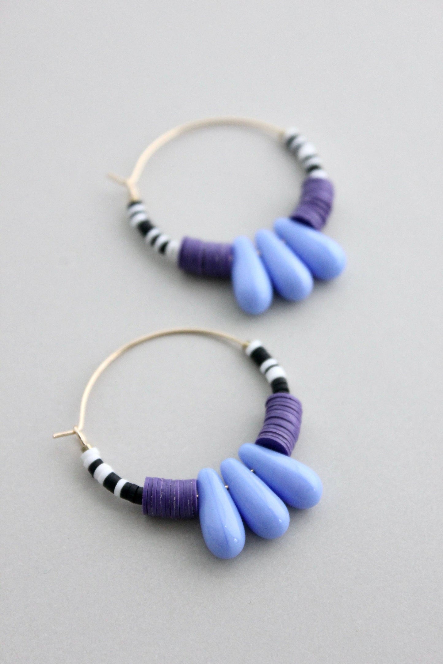 GNDE29 lavender and purple hoop earrings