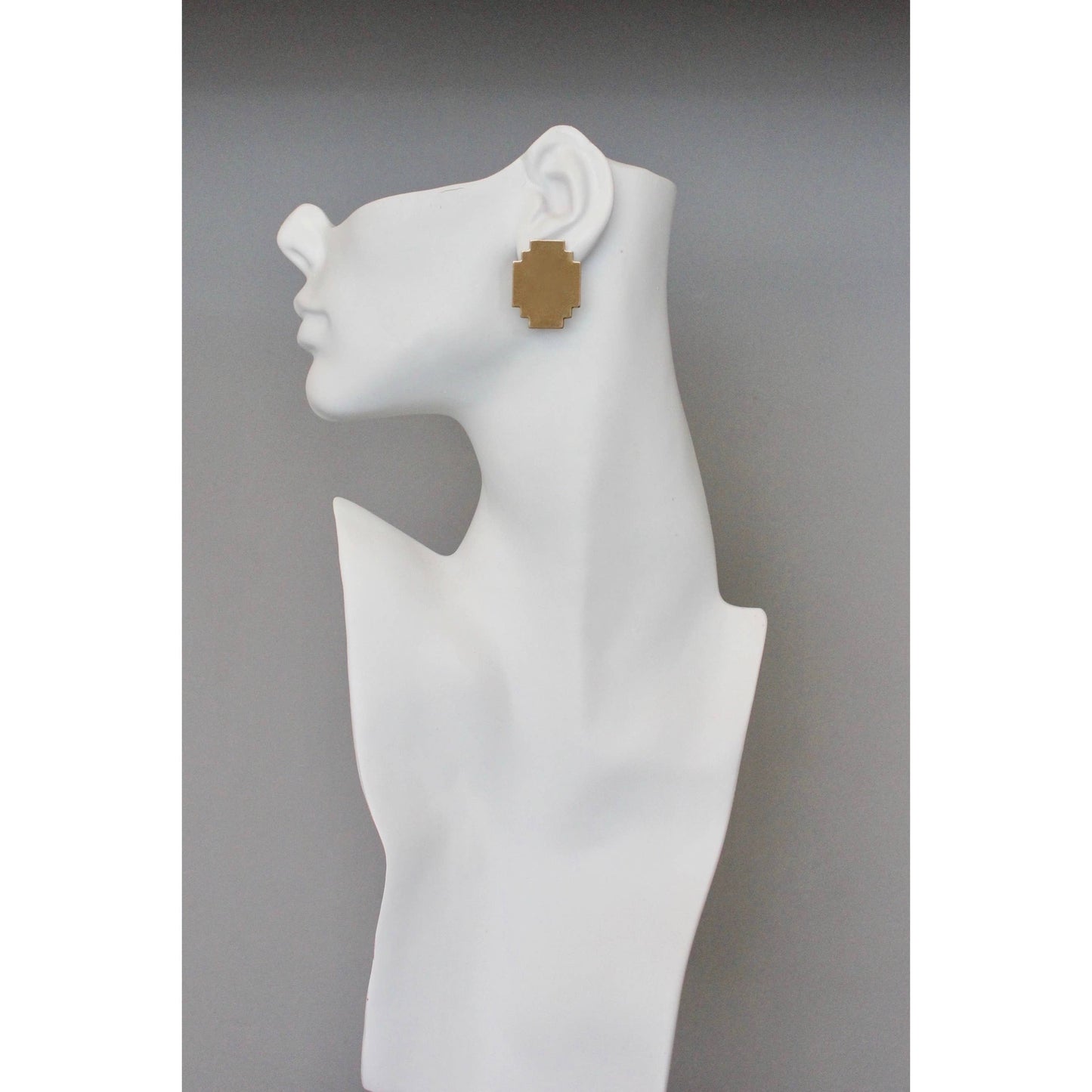 BKNE63 Geometric brass post earrings
