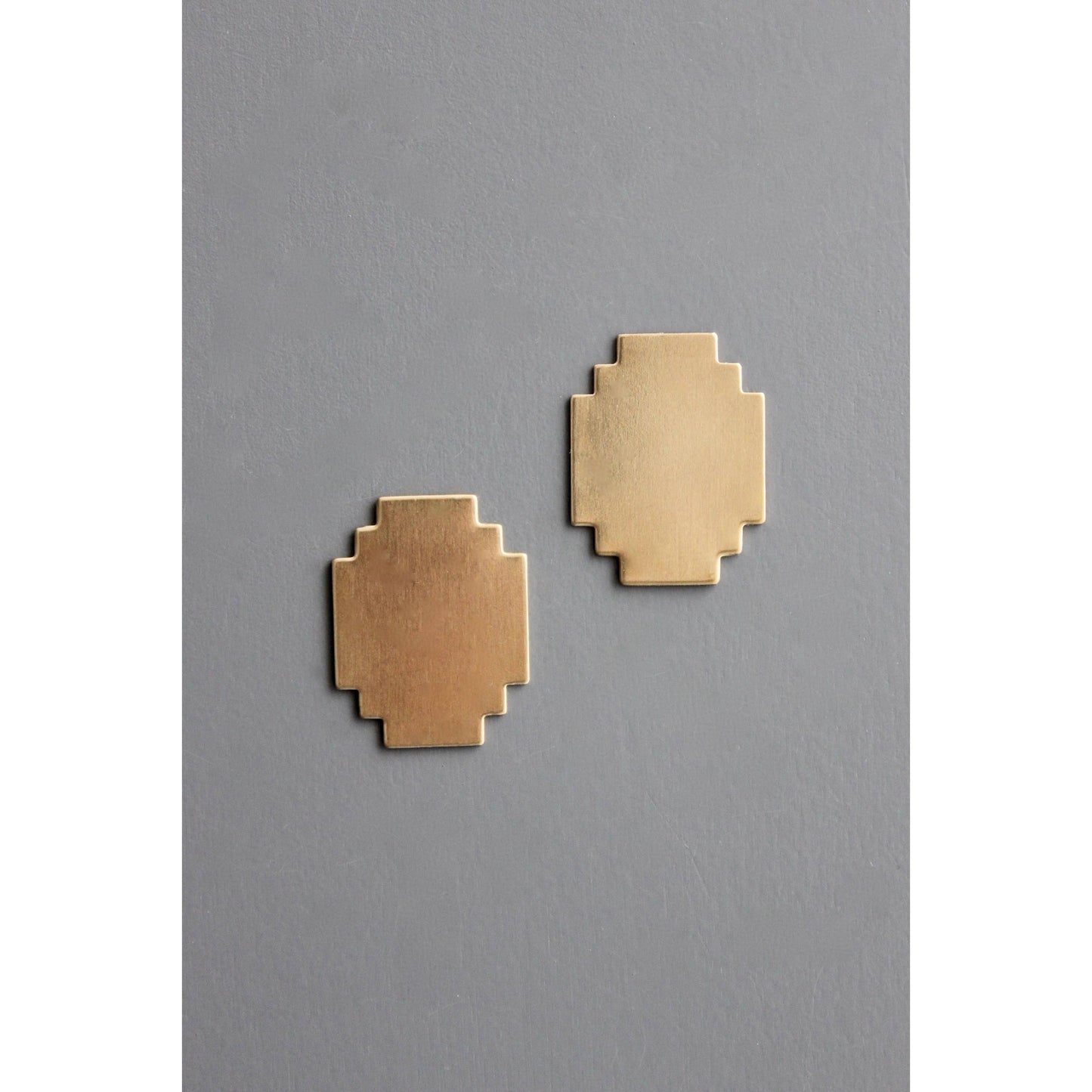 BKNE63 Geometric brass post earrings