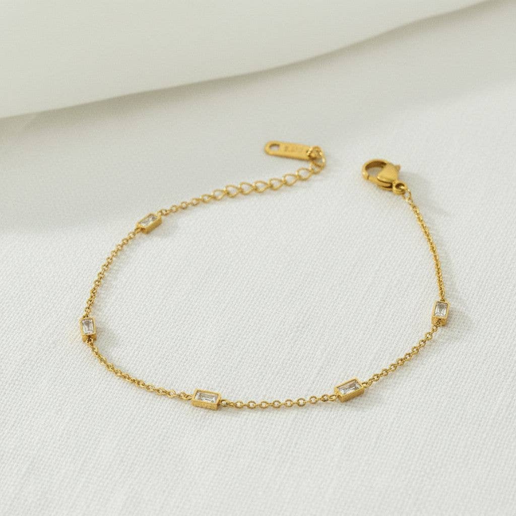 Geometric Crystal Teardrop Necklace: A1