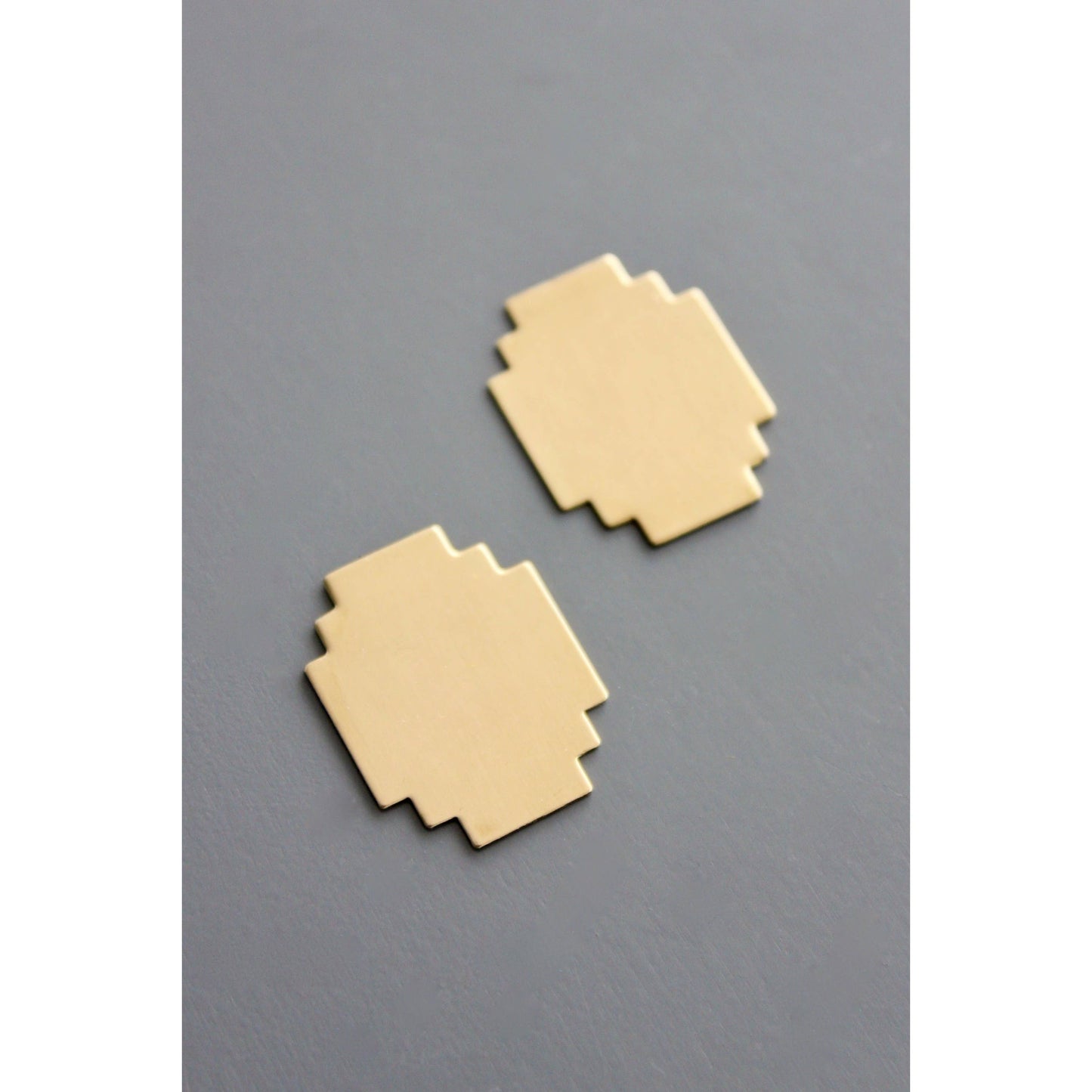 BKNE63 Geometric brass post earrings