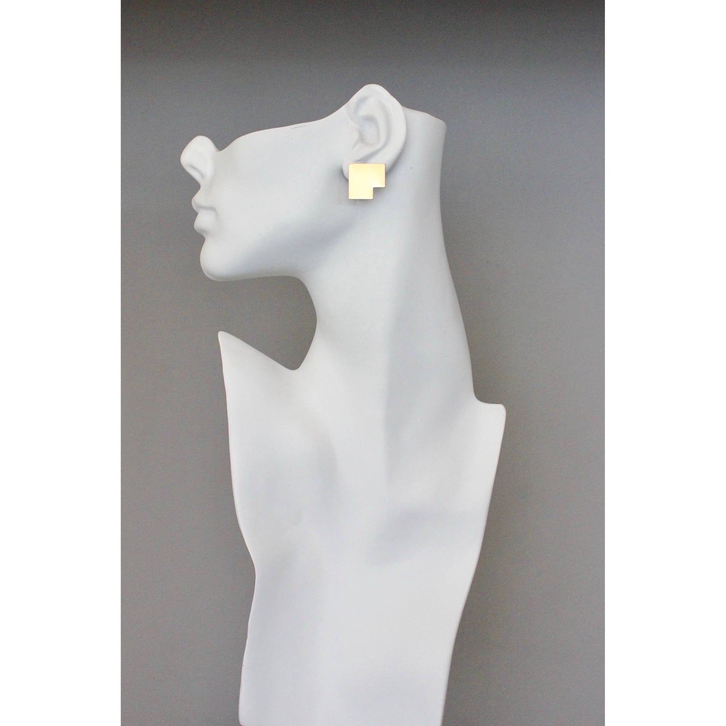 BKNE59 Brass L shaped posts