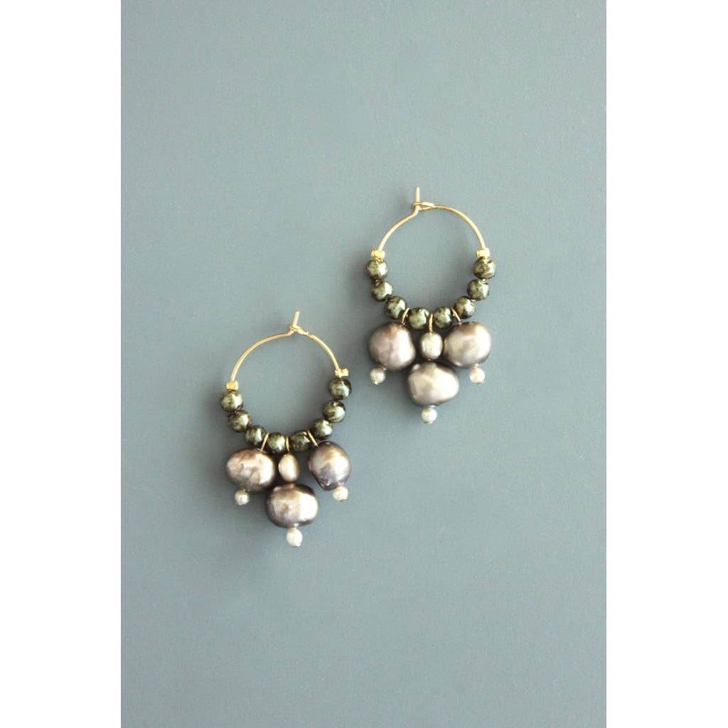 ATHE02 Glass and fresh water pearl hoop earrings