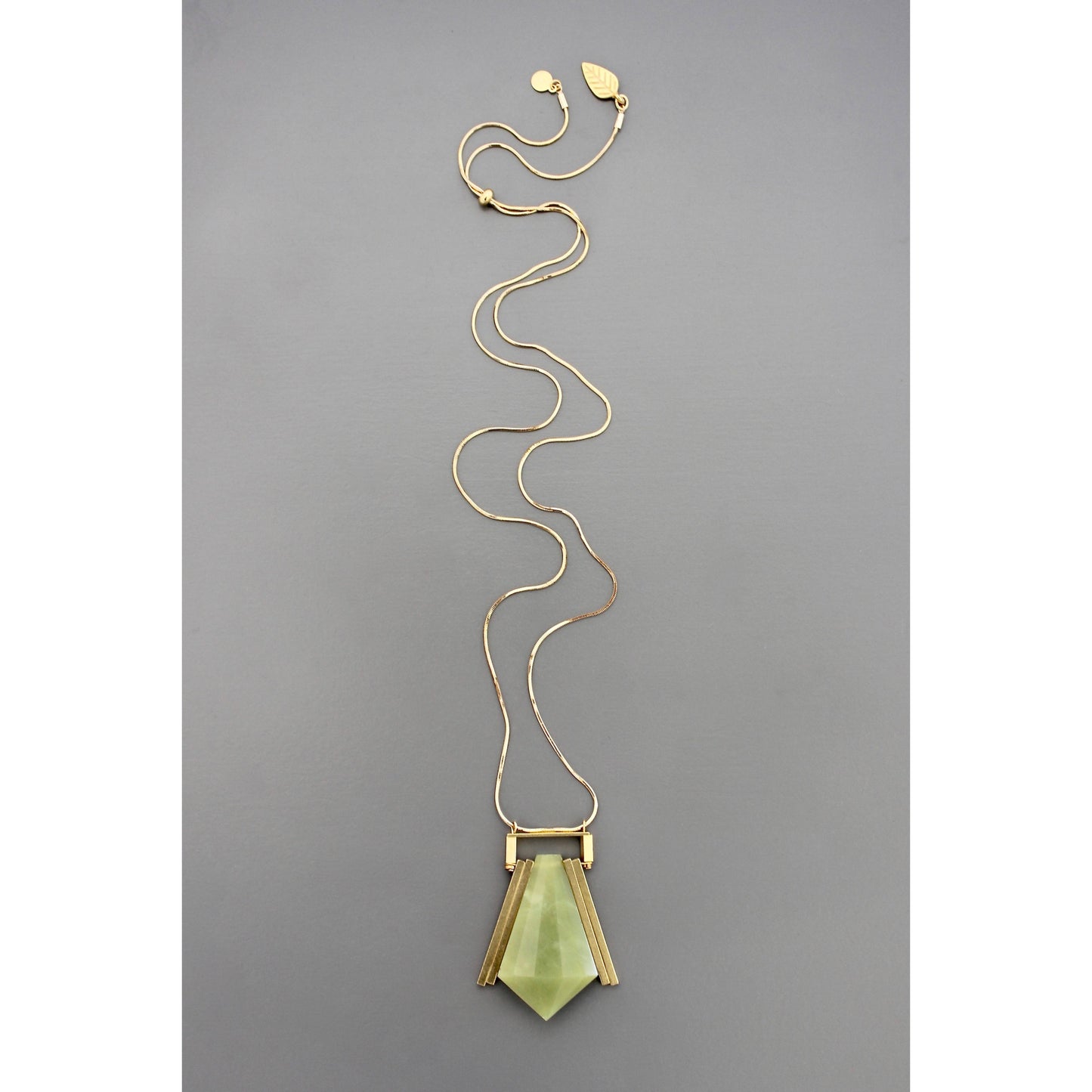 EMI133 Geometric green jade and snake chain necklace