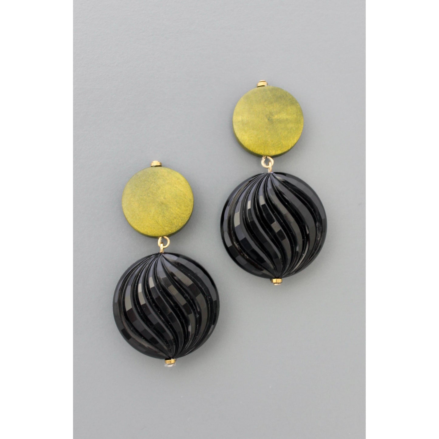 FERE40 Vintage black swirl post earrings