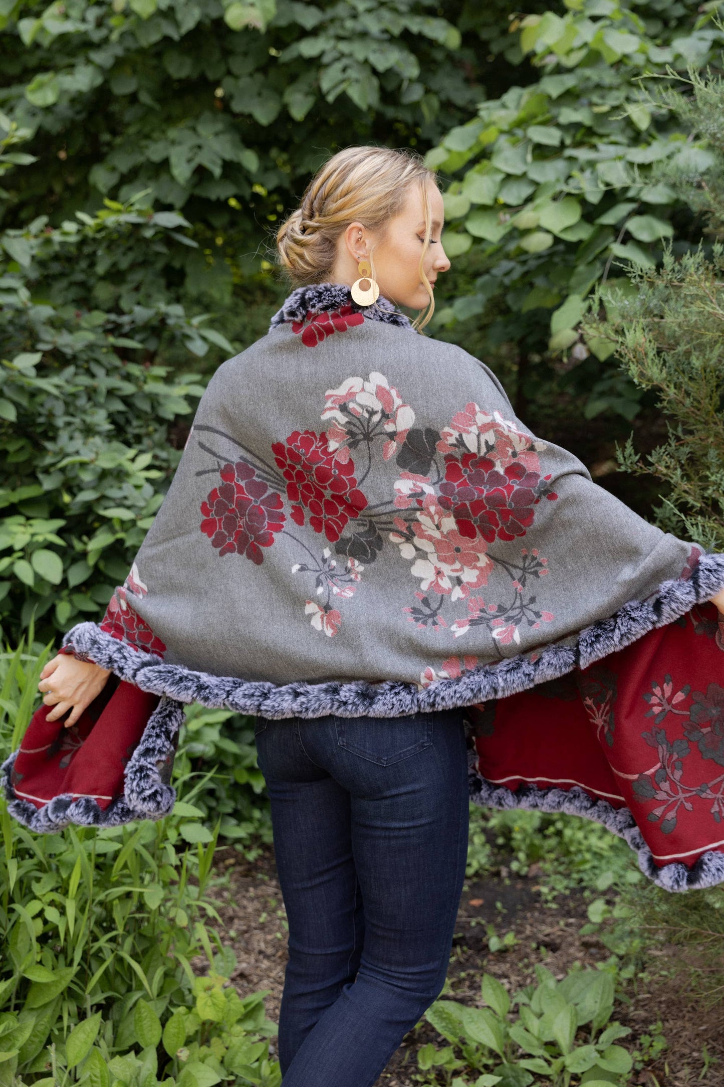 Blooming Faux Fur Scarf: Black