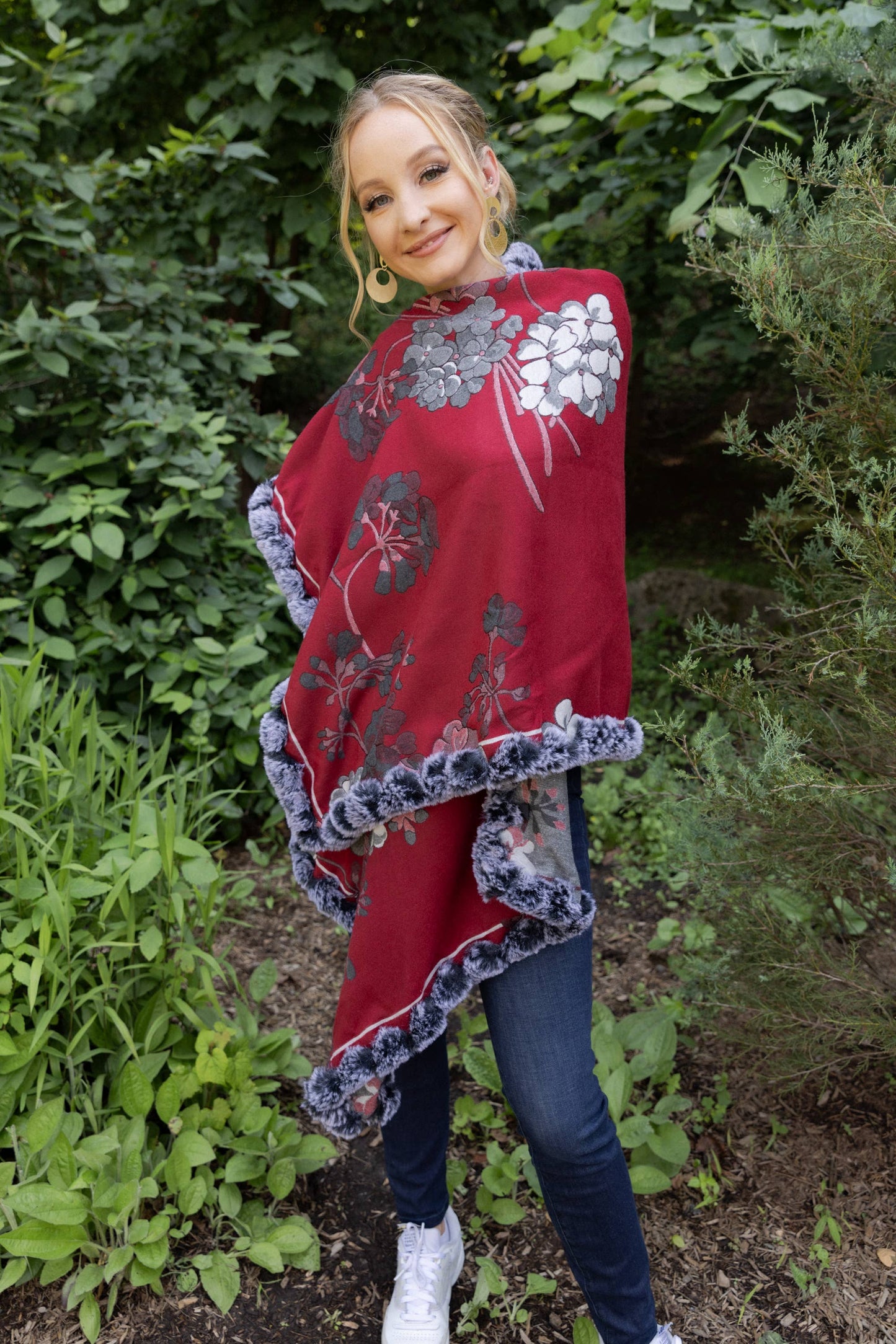Blooming Faux Fur Scarf: Black