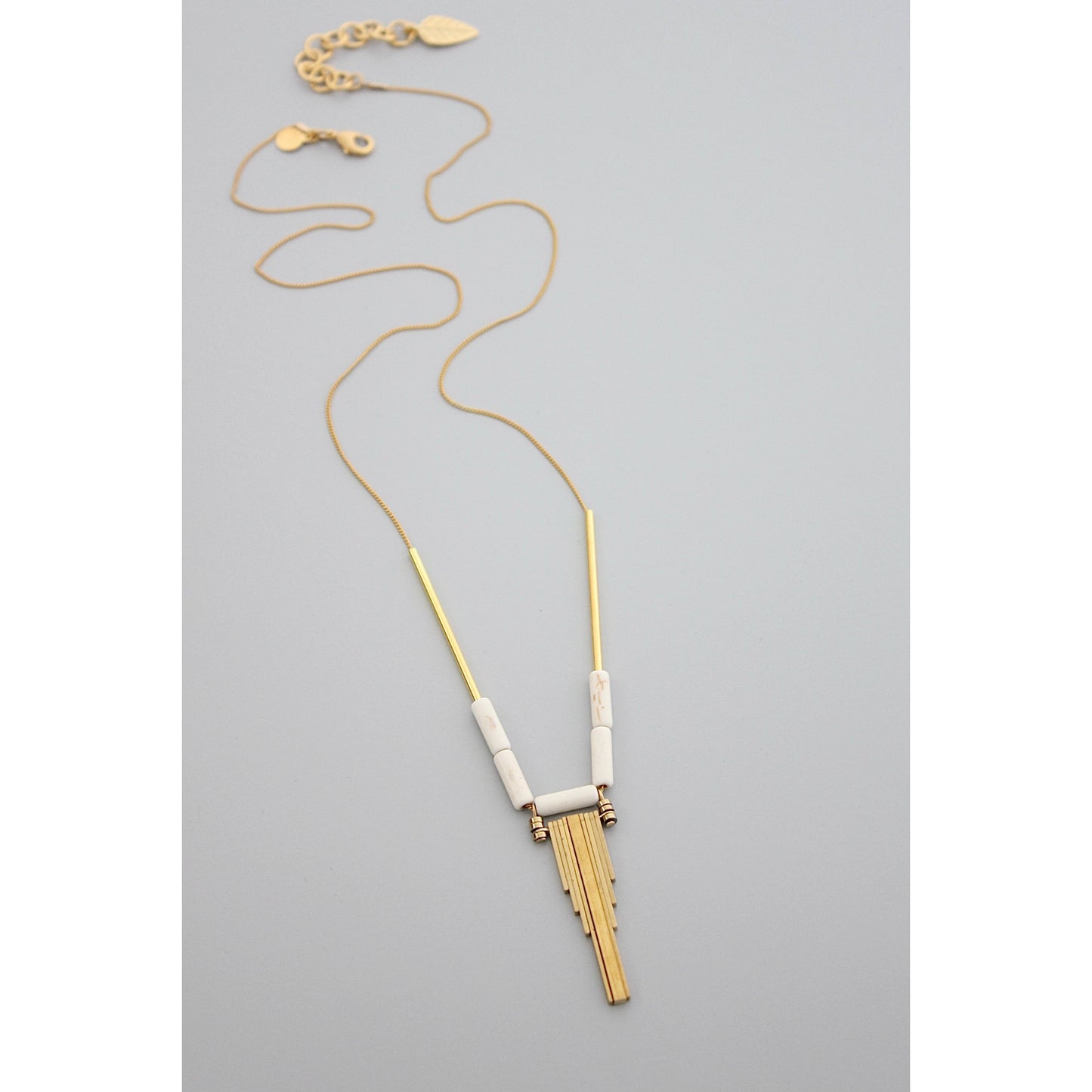 GND524 white magnesite geometric chain necklace