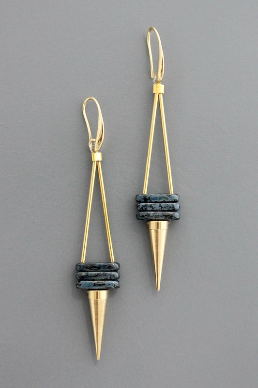 FERE109 Geometric glass and brass spike earrings