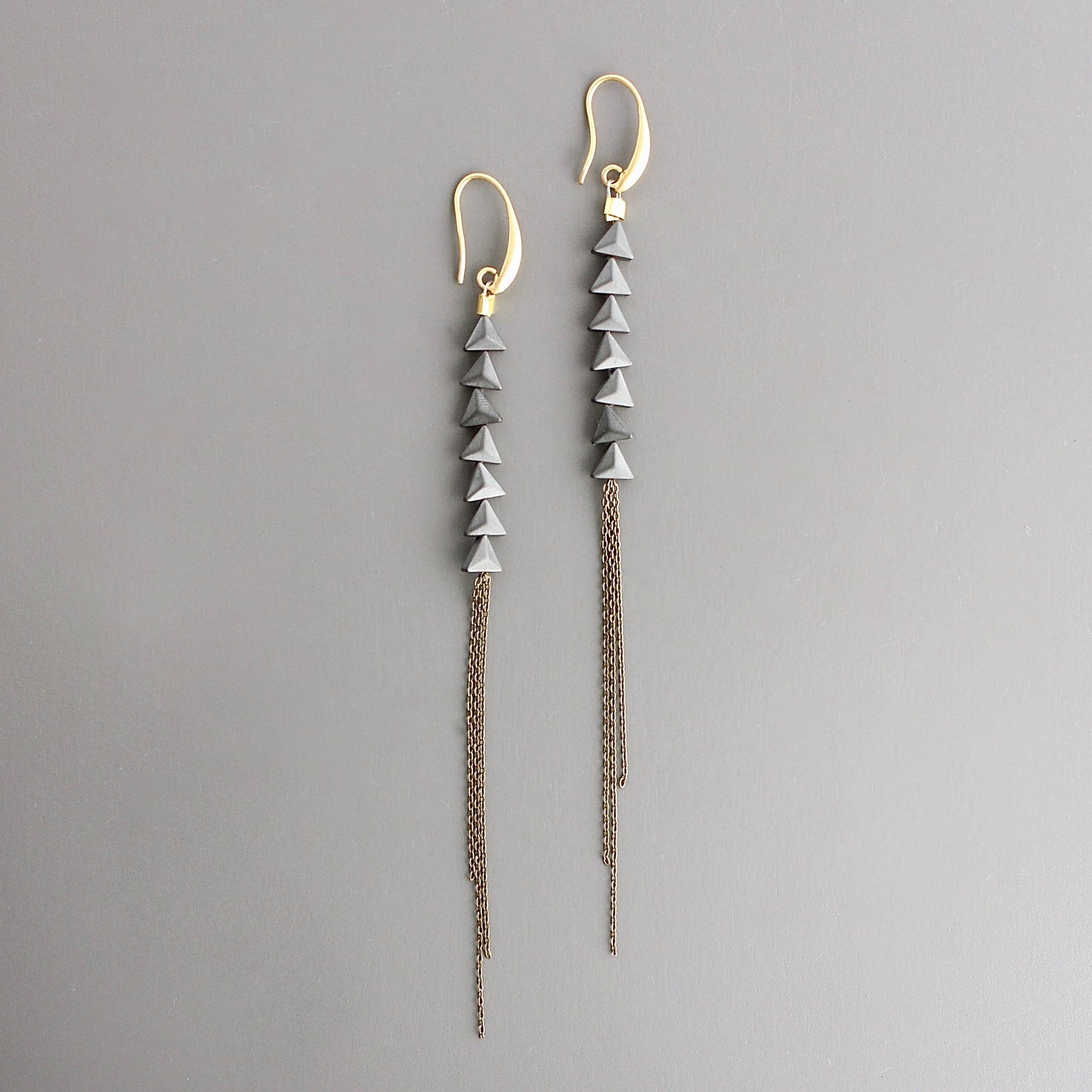 CHRE93 Hematite and brass ox chain earrings